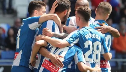  图卢兹绝杀Troyes保级成功 球迷冲进场庆贺  