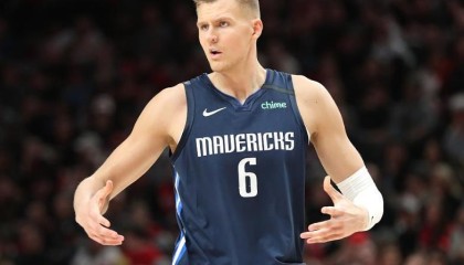  霍勒迪防守锁死东契奇凯尔特人轻取独行侠巩固排名